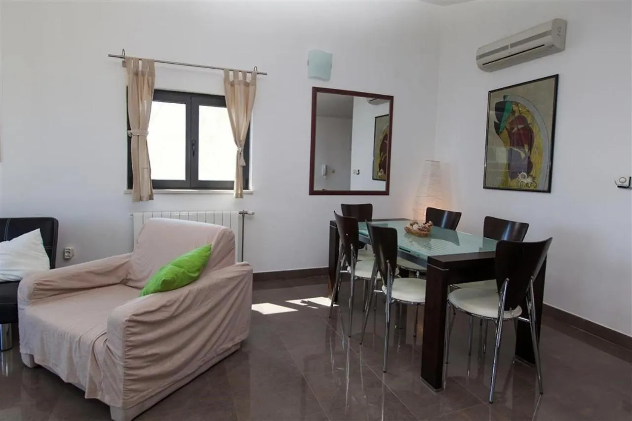 Apartment In Crikvenica 13719 Klanfari 0*,