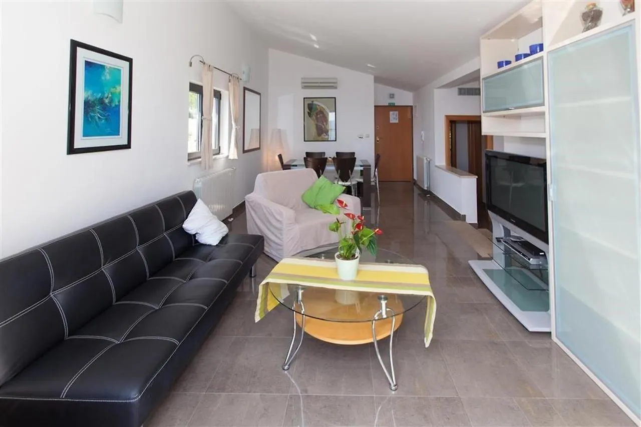 Apartment In Crikvenica 13719 Klanfari